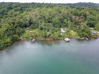 Waterfront land, Punta Laurel, Isla Popa - image 3
