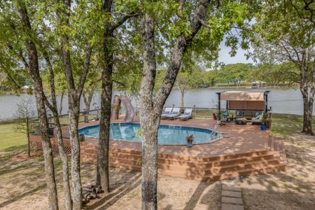 Bonham, TX Lake House - image 24