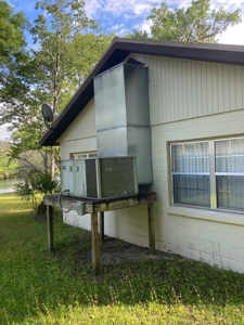Santa Fe Riverfront Home  With Private Boat Ramp  $399,900!! - image 8