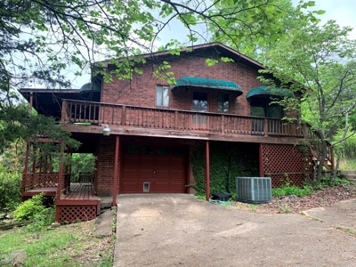 Charming Country Home Awaiting New Owners! - image 1