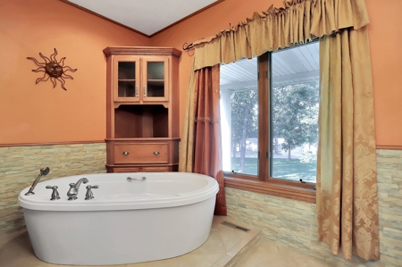 Beautiful Custom Home in Arrowhead Lakes! - image 24