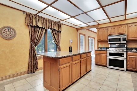 Beautiful Custom Home in Arrowhead Lakes! - image 11