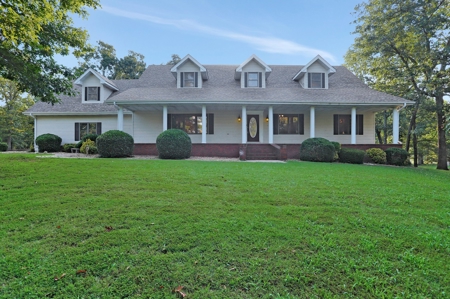Beautiful Custom Home in Arrowhead Lakes! - image 2