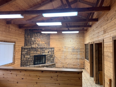 Commercial/Office building for sale - image 4