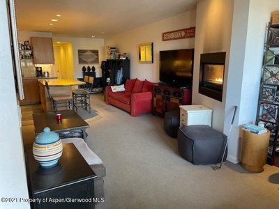Aspen Ski Condo, Income Property only 2.5 Blocks to Gondola - image 3