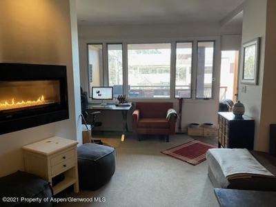 Aspen Ski Condo, Income Property only 2.5 Blocks to Gondola - image 2