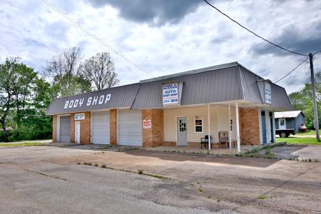 Commercial Property for Sale in Thayer Missouri - image 2