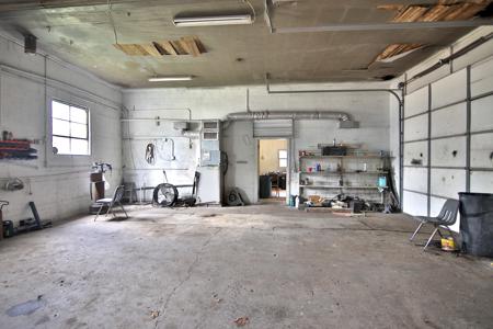 Commercial Property for Sale in Thayer Missouri - image 13