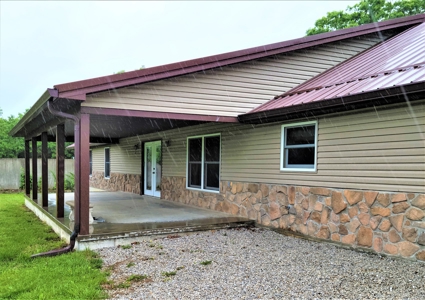 Country Home For Sale Hickory County MO - image 15