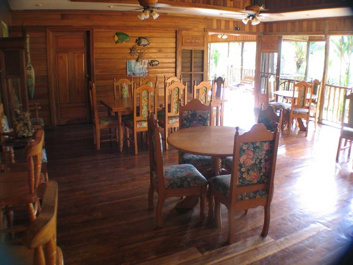 Caribbean-Style B&B, 8 Rooms — Isla Solarte - 10
