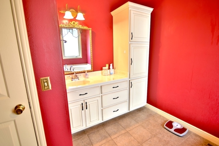 Country Home in Thayer MO - image 29