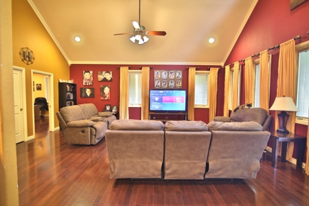 Country Home in Thayer MO - image 12