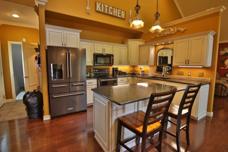 Country Home in Thayer MO - image 7