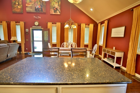 Country Home in Thayer MO - image 9
