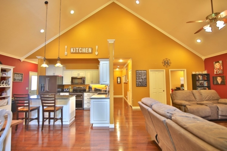 Country Home in Thayer MO - image 5