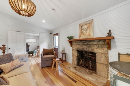 Renovated to perfection! - image 9