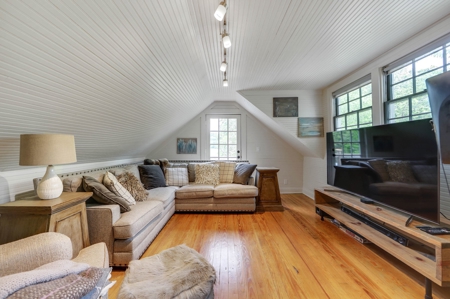 Renovated to perfection! - image 18