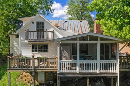 Renovated to perfection! - image 30