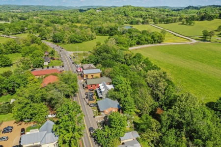Renovated to perfection! - image 43