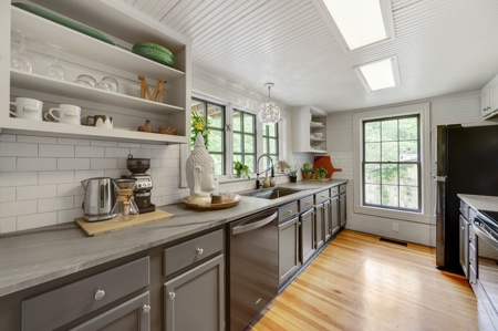 Renovated to perfection! - image 13