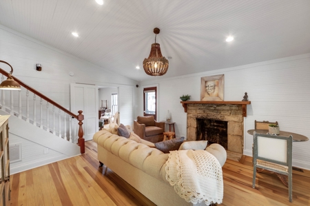 Renovated to perfection! - image 11