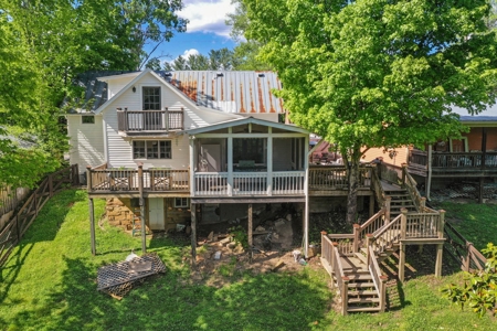Renovated to perfection! - image 29