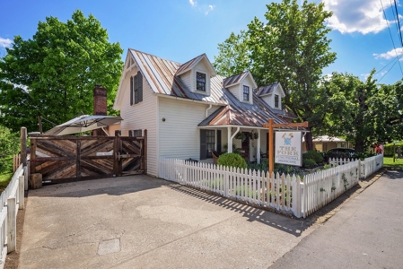 Renovated to perfection! - image 31