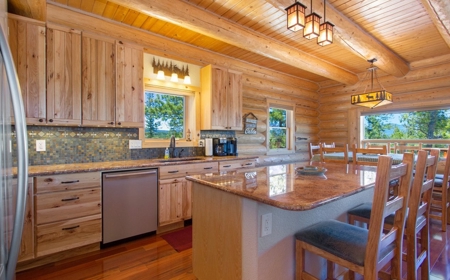 High End Log Home - image 9