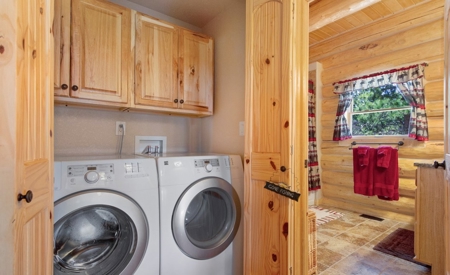 High End Log Home - image 20