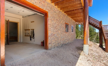 High End Log Home - image 29