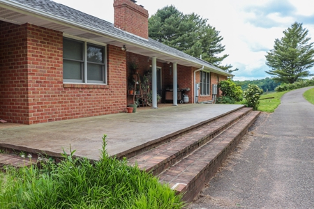 Beautiful Country Home for Sale in Willis VA! - image 31