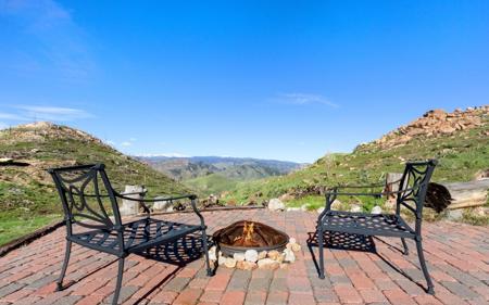 Beautiful Views From This Mountain Home - image 25