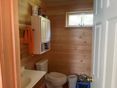 Lakefront Cottage on Rocky Lake - image 10