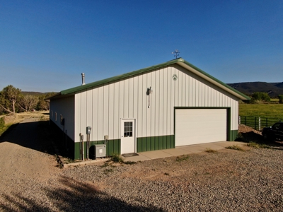 Colorado Country Home with Center Pivot Irrigation, Barn - image 9