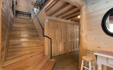 Beautiful Views From This Mountain Log Home - image 18