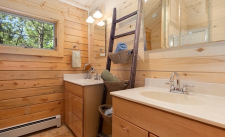 Beautiful Views From This Mountain Log Home - image 25