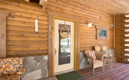 Beautiful Views From This Mountain Log Home - image 27