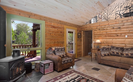 Beautiful Views From This Mountain Log Home - image 7