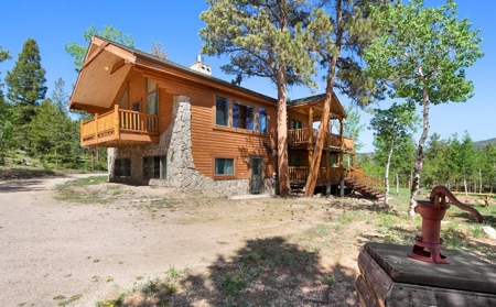 Beautiful Views From This Mountain Log Home - image 1