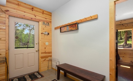 Beautiful Views From This Mountain Log Home - image 19