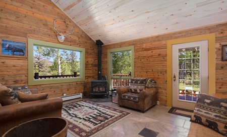 Beautiful Views From This Mountain Log Home - image 8