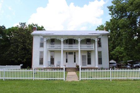 Historic Home / Farm With Creek For Sale In Hardin Co Tn - image 2