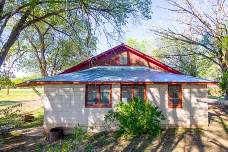 Fixer Upper Farmhouse For Sale in Lewis, CO! - image 5