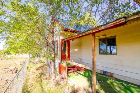 Fixer Upper Farmhouse For Sale in Lewis, CO! - image 7