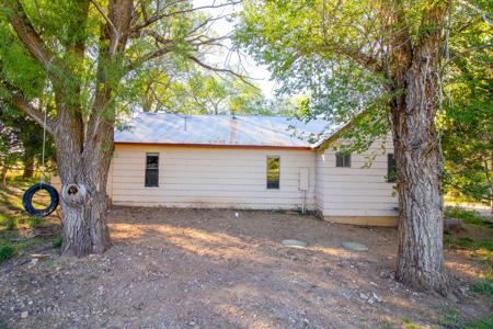 Fixer Upper Farmhouse For Sale in Lewis, CO! - image 2