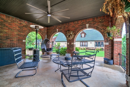 Historic House in Clinton For Sale - image 3