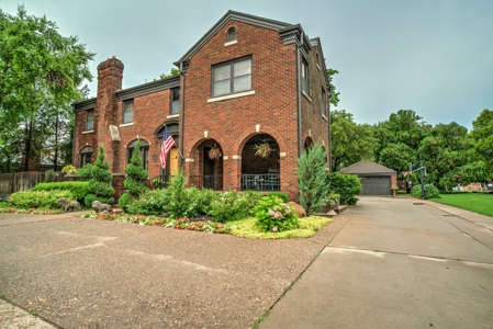 Historic House in Clinton For Sale - image 2