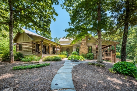 Historic Lakefront Home / Cleveland, GA - image 1