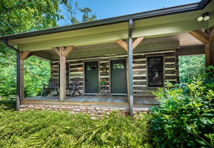 Historic Lakefront Home / Cleveland, GA - image 3