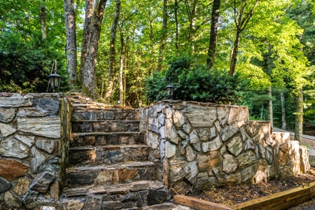 Watauga County Mountain Home for Sale Near Blue Ridge Parkway - image 7